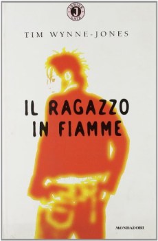 ragazzo in fiamme