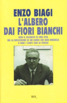 albero dai fiori bianchi