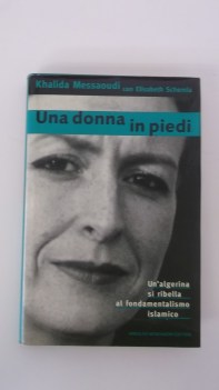 donna in piedi