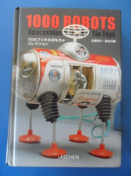 Robots icon. 1000 robots spaceships Tin Toys. Fotografico a colori cartonato