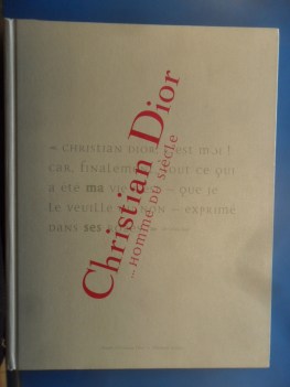 Christian Dior...homme du sicle. Grande formato foto a colori.Testo in francese