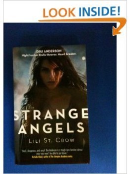 Strange angels. Inglese pocket