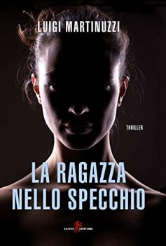 ragazza nello specchio