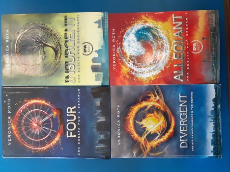 Allegiant Insurgent Divergent Four 4 volumi completa Veronica Roth