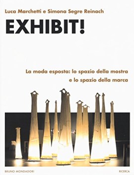 exhibit la moda esposta lo spazio della mostra e lo spazio della marca