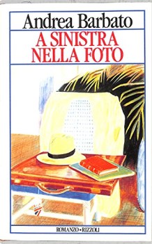 a sinistra della foto