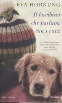 bambino che parlava con i cani