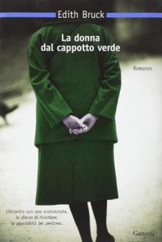 donna dal cappotto verde