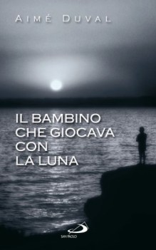 bambino che giocava con la luna